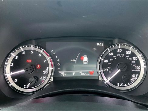Used 2025 Toyota Highlander LE FWD image 13