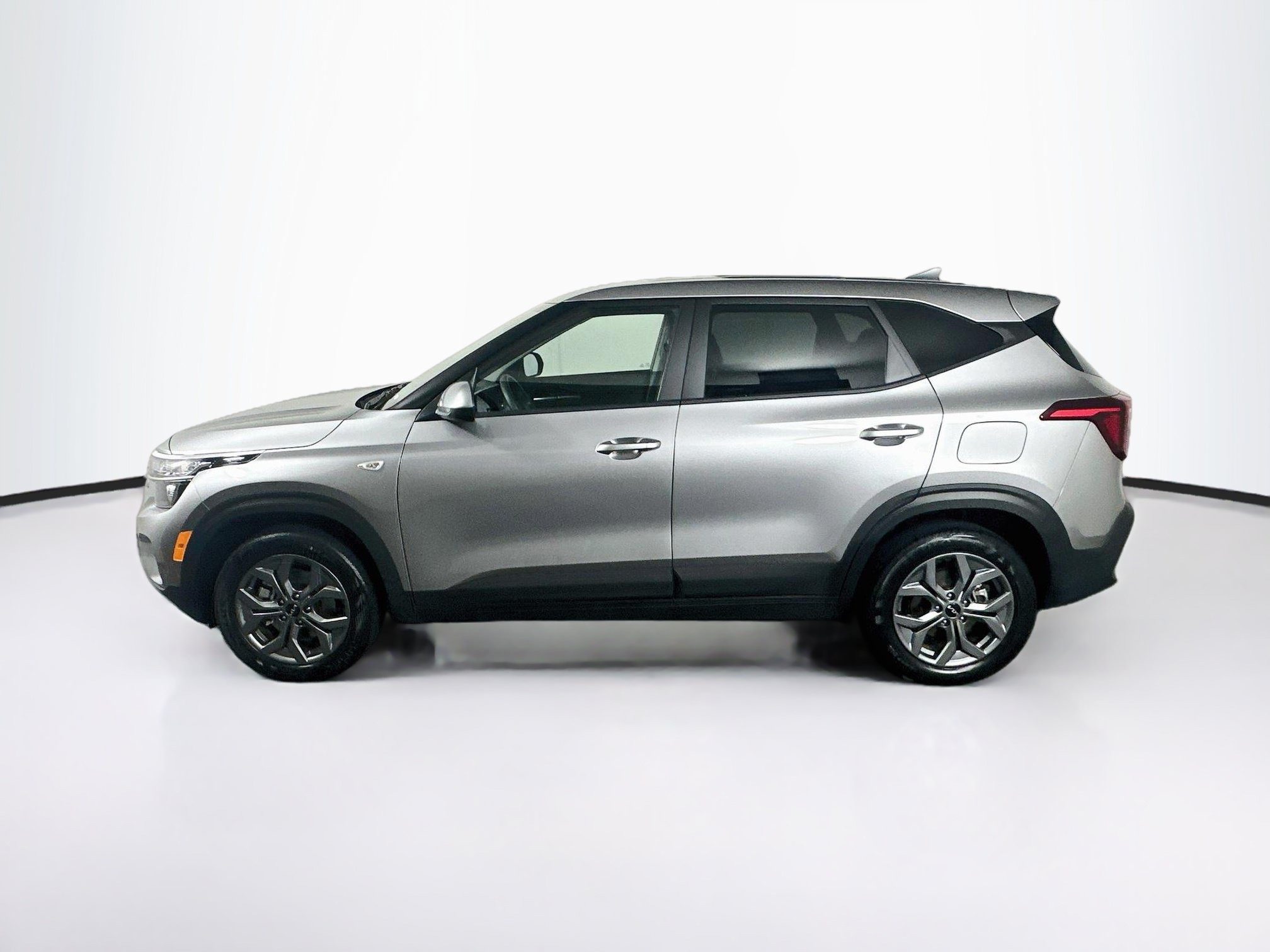 Used 2026 Kia Seltos LX AWD/4WD image 4
