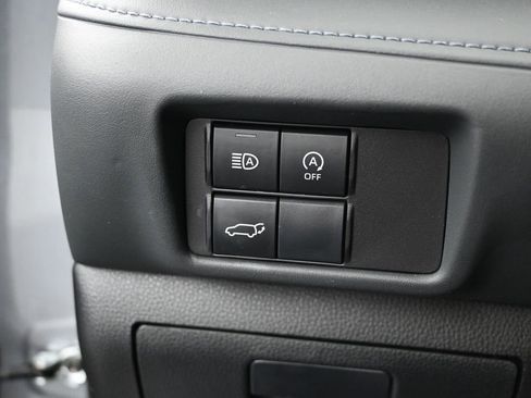 Used 2024 Toyota Highlander LE image 12