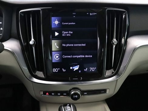 Used 2019 Volvo S60 T5 Momentum w/ Premium Package image 16