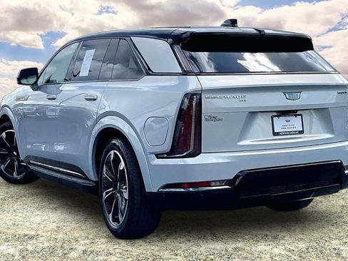 Certified 2025 Cadillac Escalade IQ Sport 2 AWD/4WD image 4