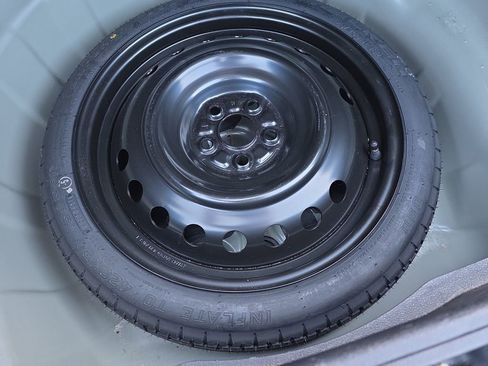 Used 2021 Toyota Corolla LE image 29