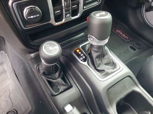 Used 2024 Jeep Wrangler Sahara image 26