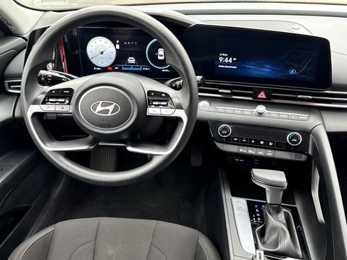 Used 2024 Hyundai Elantra SEL FWD image 17