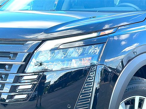 New 2026 Nissan Pathfinder SL w/ Cargo Package FWD image 4