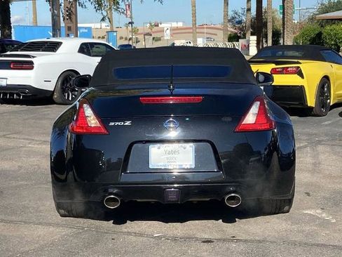Used 2018 Nissan 370Z Touring image 5