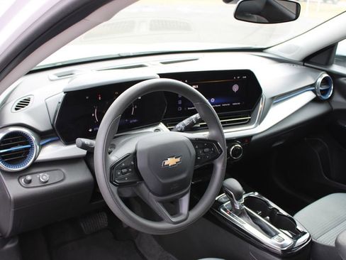 Used 2025 Chevrolet Trax LT image 21