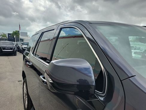 Used 2025 Cadillac Escalade Premium Luxury image 9