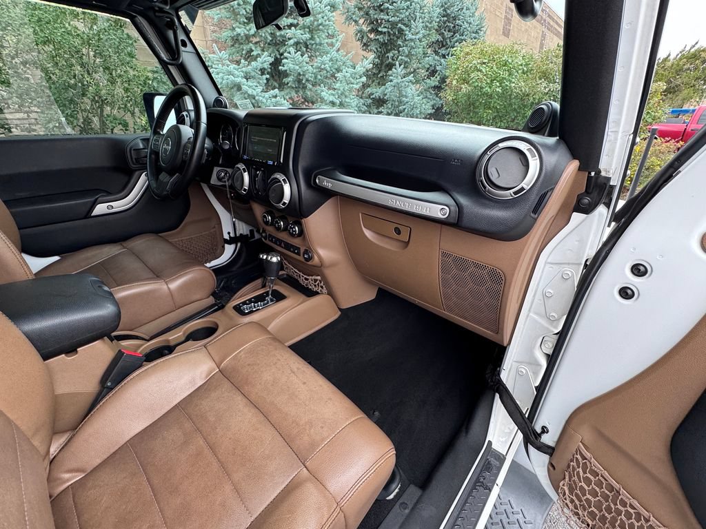 Used 2012 Jeep Wrangler Unlimited Sahara w/ Connectivity Group AWD/4WD image 35