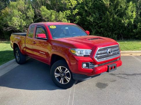 Used 2016 Toyota Tacoma TRD Sport w/ Towing Package image 1