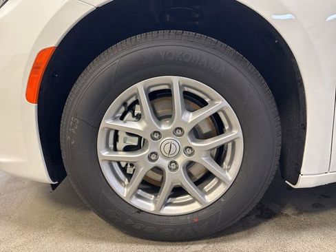 New 2026 Chrysler Pacifica Select FWD image 12