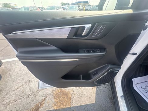 Used 2025 Buick Enclave Preferred FWD image 8