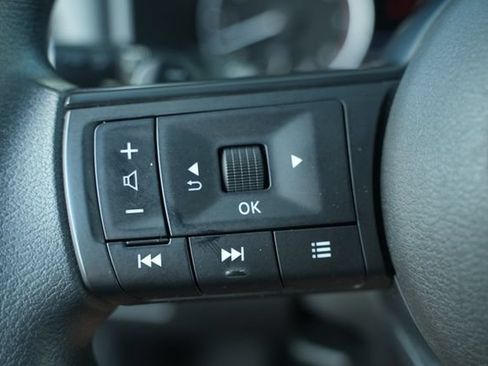Used 2024 Nissan Rogue SV FWD image 33