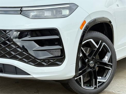 New 2026 Volkswagen Tiguan SEL R-Line image 2