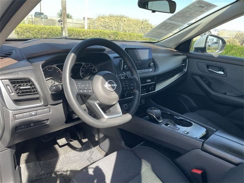 Used 2023 Nissan Rogue SV image 10