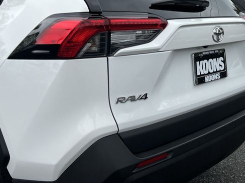 Used 2025 Toyota RAV4 XLE AWD/4WD image 37
