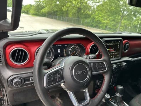 Used 2023 Jeep Wrangler Unlimited Rubicon w/ Cold Weather Group AWD/4WD image 6