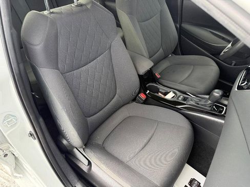 Used 2022 Toyota Corolla LE w/ LE Convenience Package image 11