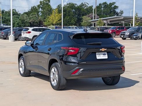 Used 2024 Chevrolet Trax LS w/ LS Convenience Package FWD image 4
