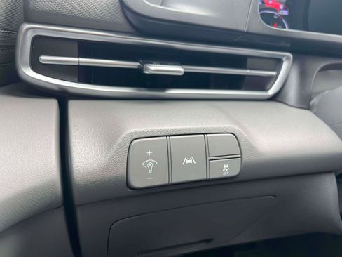 Used 2023 Hyundai Elantra SEL image 15