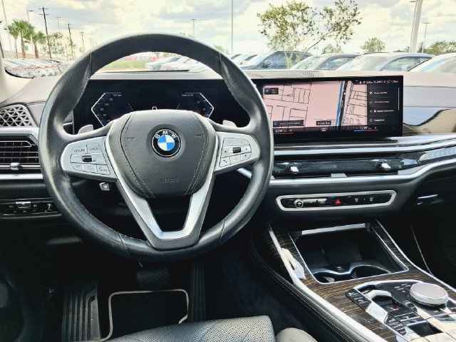 Used 2023 BMW X7 xDrive40i w/ Parking Assistance Package AWD/4WD image 13