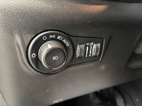 Used 2024 Jeep Compass Latitude AWD/4WD image 18