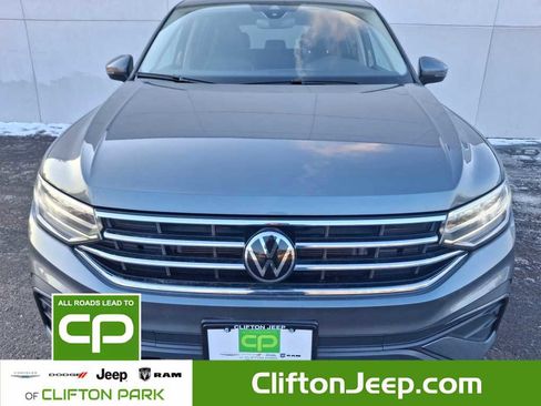 Used 2024 Volkswagen Tiguan SE image 3