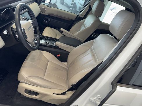 Used 2017 Land Rover Discovery HSE image 29