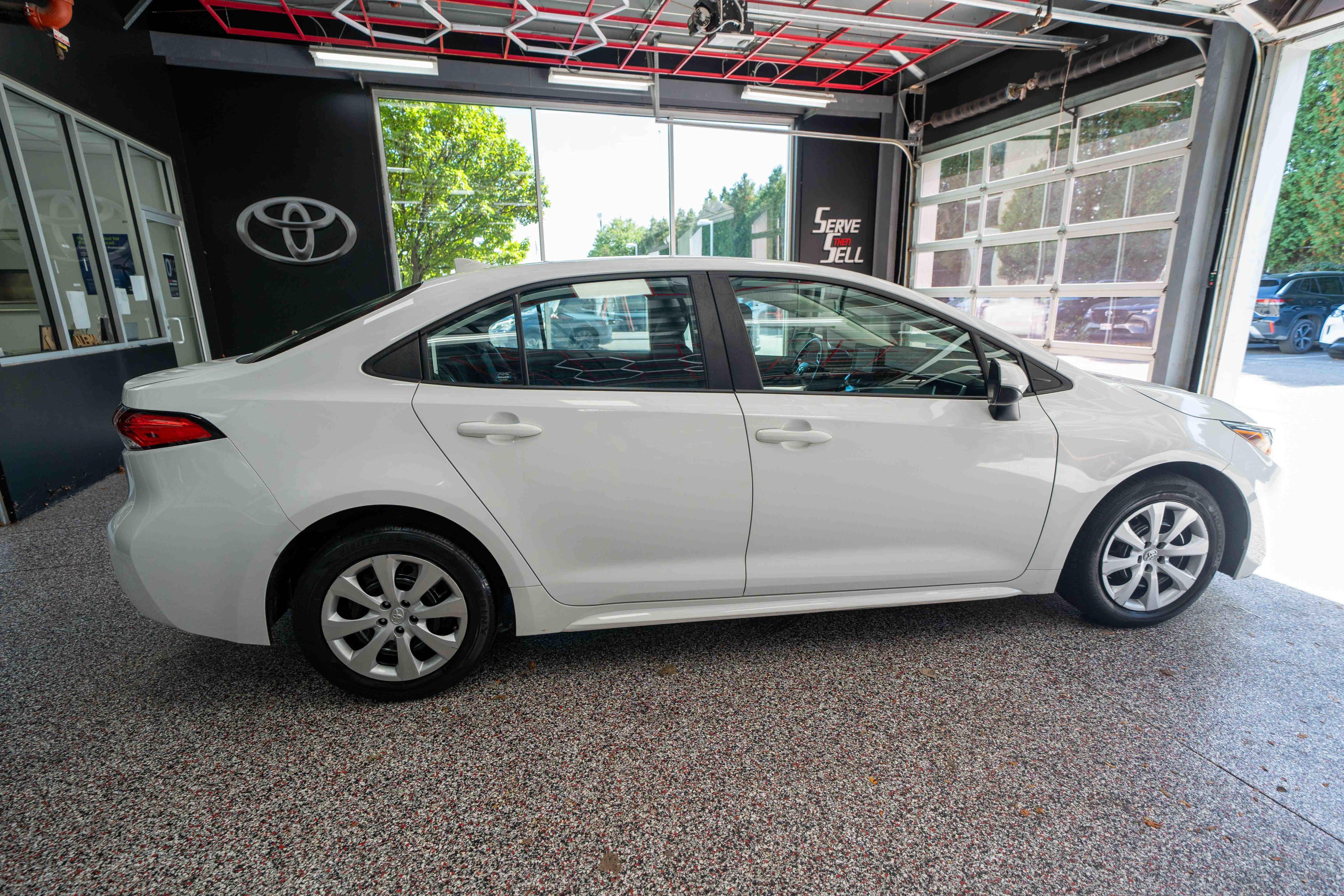 Used 2024 Toyota Corolla LE FWD image 4