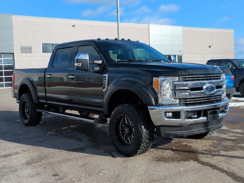 Used 2017 Ford F250 Lariat w/ Lariat Ultimate Package image 2