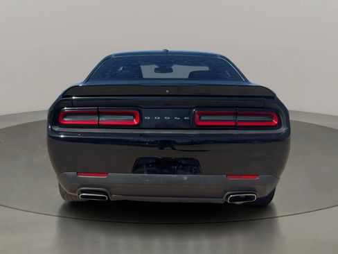 Used 2019 Dodge Challenger SXT image 4