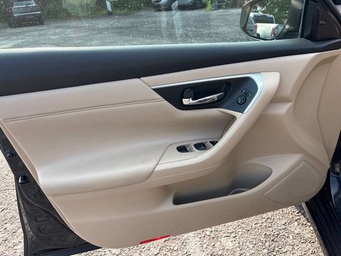 Used 2015 Nissan Altima 2.5 SV w/ Convenience Package FWD image 13