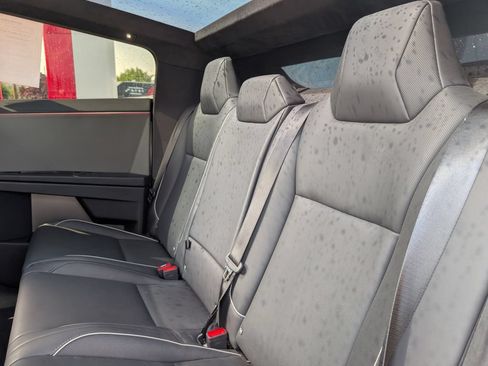 Used 2025 Tesla Cybertruck AWD Crew Cab image 9