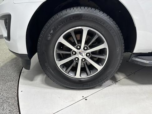 Used 2018 Ford Expedition XLT w/ Equipment Group 202A AWD/4WD image 10