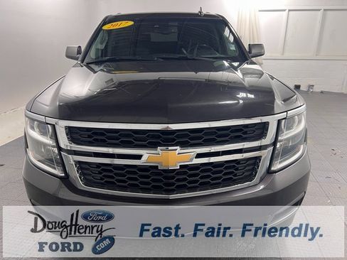 Used 2017 Chevrolet Suburban LT image 2