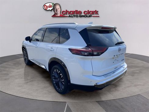 Used 2024 Nissan Rogue Platinum image 4