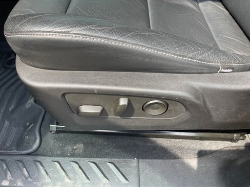 Used 2023 Chevrolet Colorado Trail Boss w/ Technology Package AWD/4WD image 9