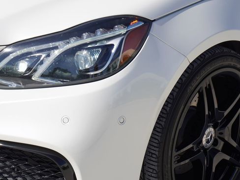 Used 2014 Mercedes-Benz E 350 4MATIC Sedan image 2