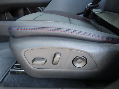 New 2025 Chevrolet Equinox EV RS image 10