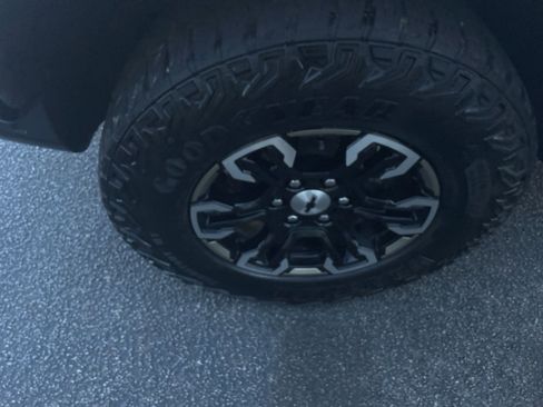 Used 2024 Chevrolet Silverado 1500 ZR2 w/ Technology Package image 7