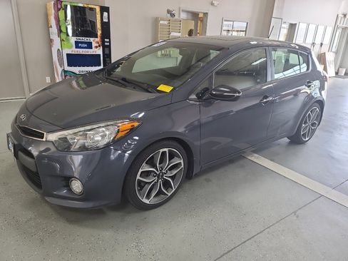 Used 2016 Kia Forte SX w/ SX Premium Technology Package FWD image 2