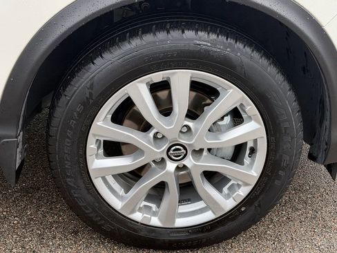 Certified 2022 Nissan Rogue Sport SV FWD image 17
