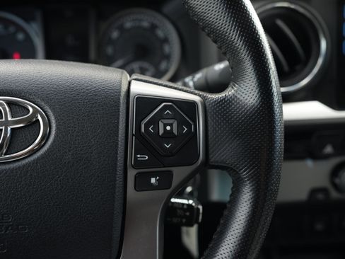 Used 2016 Toyota Tacoma SR5 w/ SR5 Appearance Package (DM) image 20