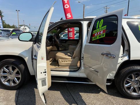 Used 2010 GMC Yukon Denali image 23