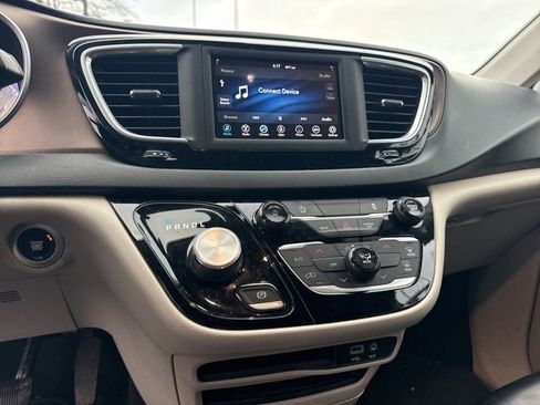 Used 2020 Chrysler Voyager Lxi image 22