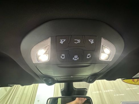Used 2026 Chrysler Pacifica Limited w/ S Appearance Package FWD image 27