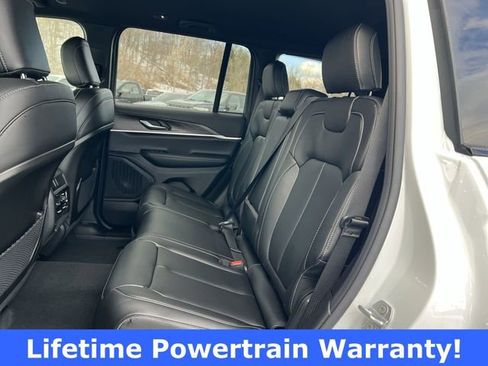 New 2025 Jeep Grand Cherokee Limited w/ Black Appearance Package image 17