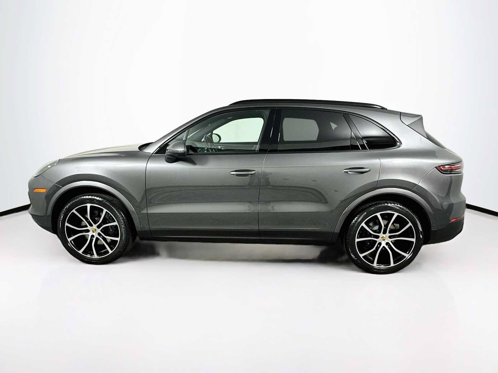 Used 2023 Porsche Cayenne AWD/4WD image 2