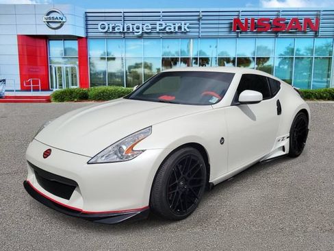 Used 2010 Nissan 370Z Coupe RWD image 4