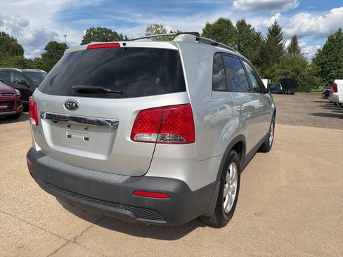 Used 2013 Kia Sorento LX w/ Convenience Pkg FWD image 4